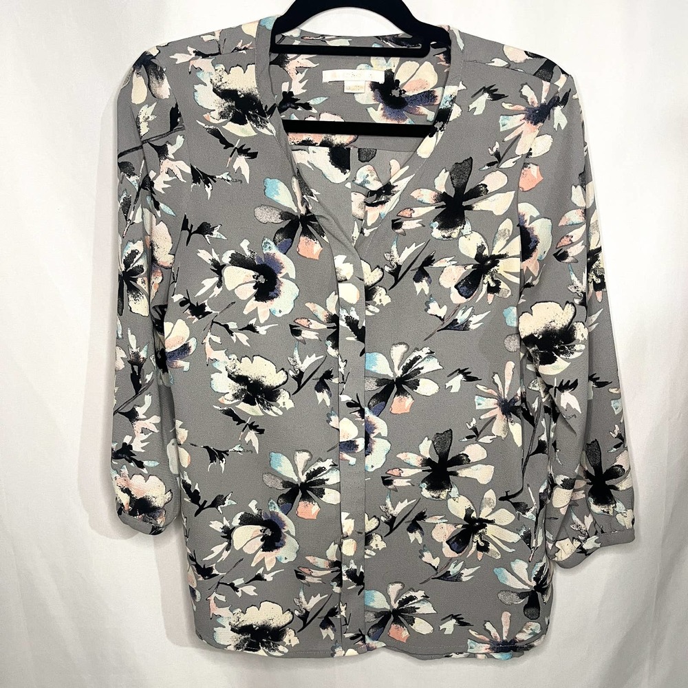 c&e Gray Floral Blouse 3/4 Sleeve, Size M, EUC